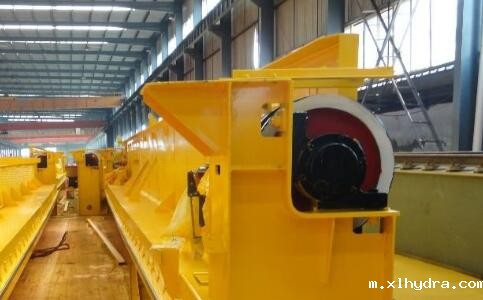 桥式起重机小车跑偏的缘故和解决方案(桥式起重机故障问题)