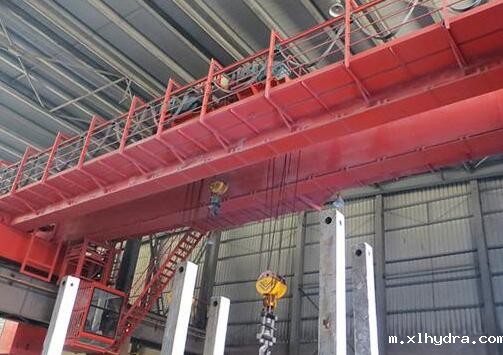 桥式起重机小车啃轨的缘故