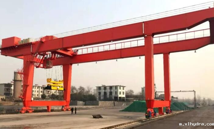 下路轨式集装箱星空体育官方账号和履带式吊装的区别