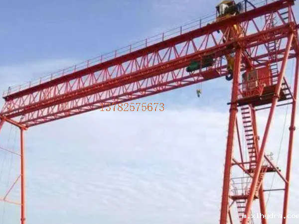 龙门吊起重机操作证持有者需要遵守哪些操作规范？