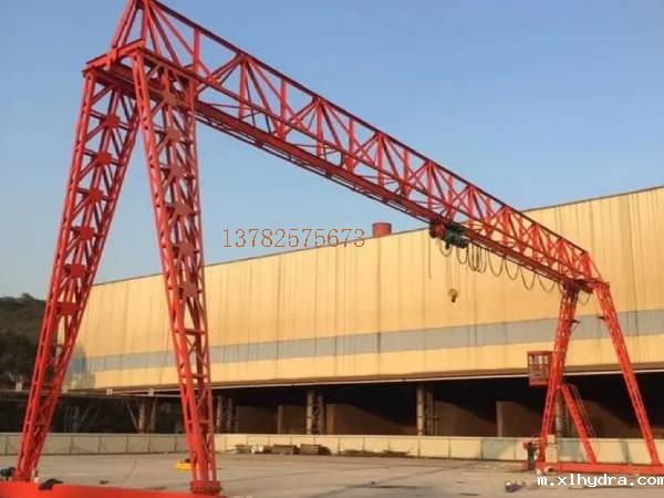 起升和降落是龙门吊操作中风险较高的环节，你掌握哪些**注意事项？