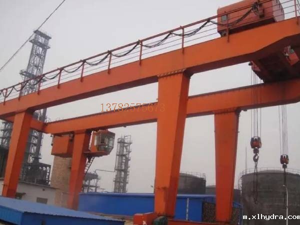 龙门吊轨道的清洁和平整对设备运行*关重要，你了解如何保证吗？