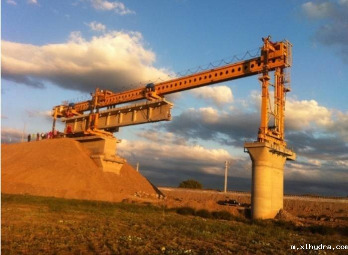  TJ180铁路架桥机图片