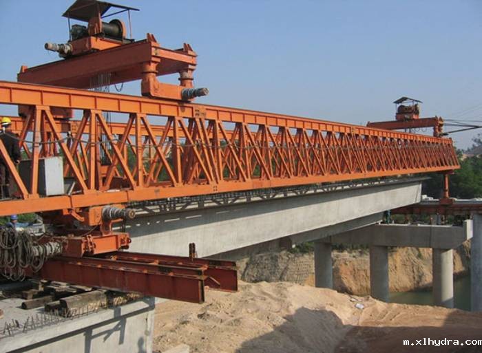  GJ550T轻轨架桥机