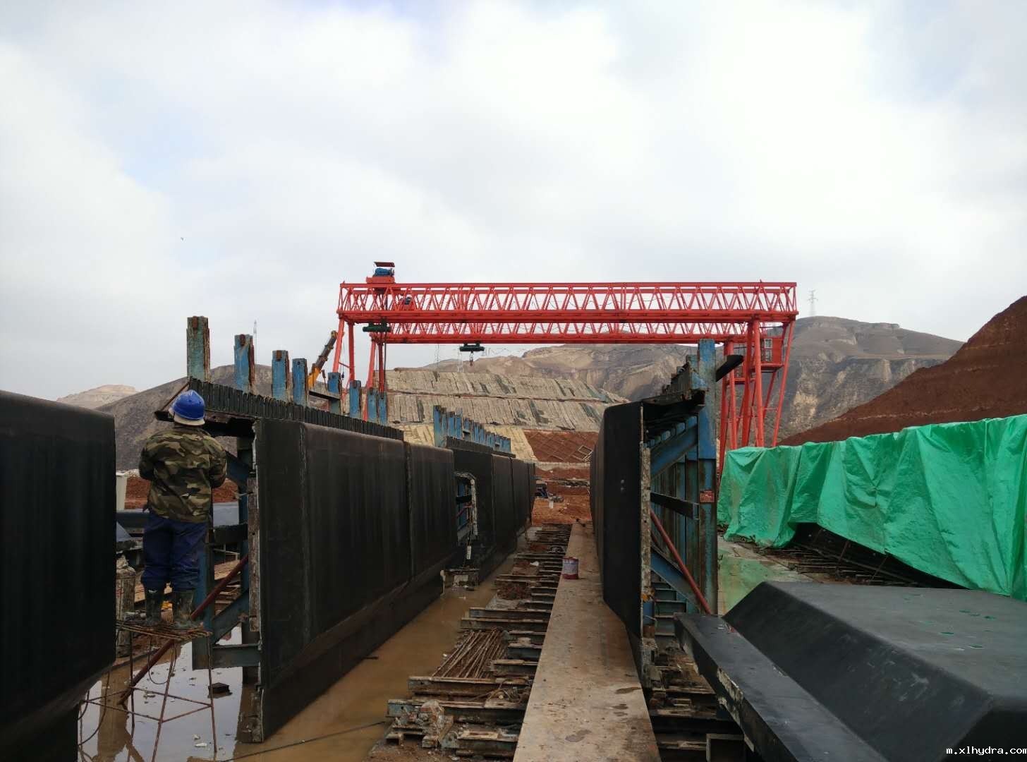 无配重过孔架桥机哪家好?步履式免配重过跨架桥机的优点是什么?