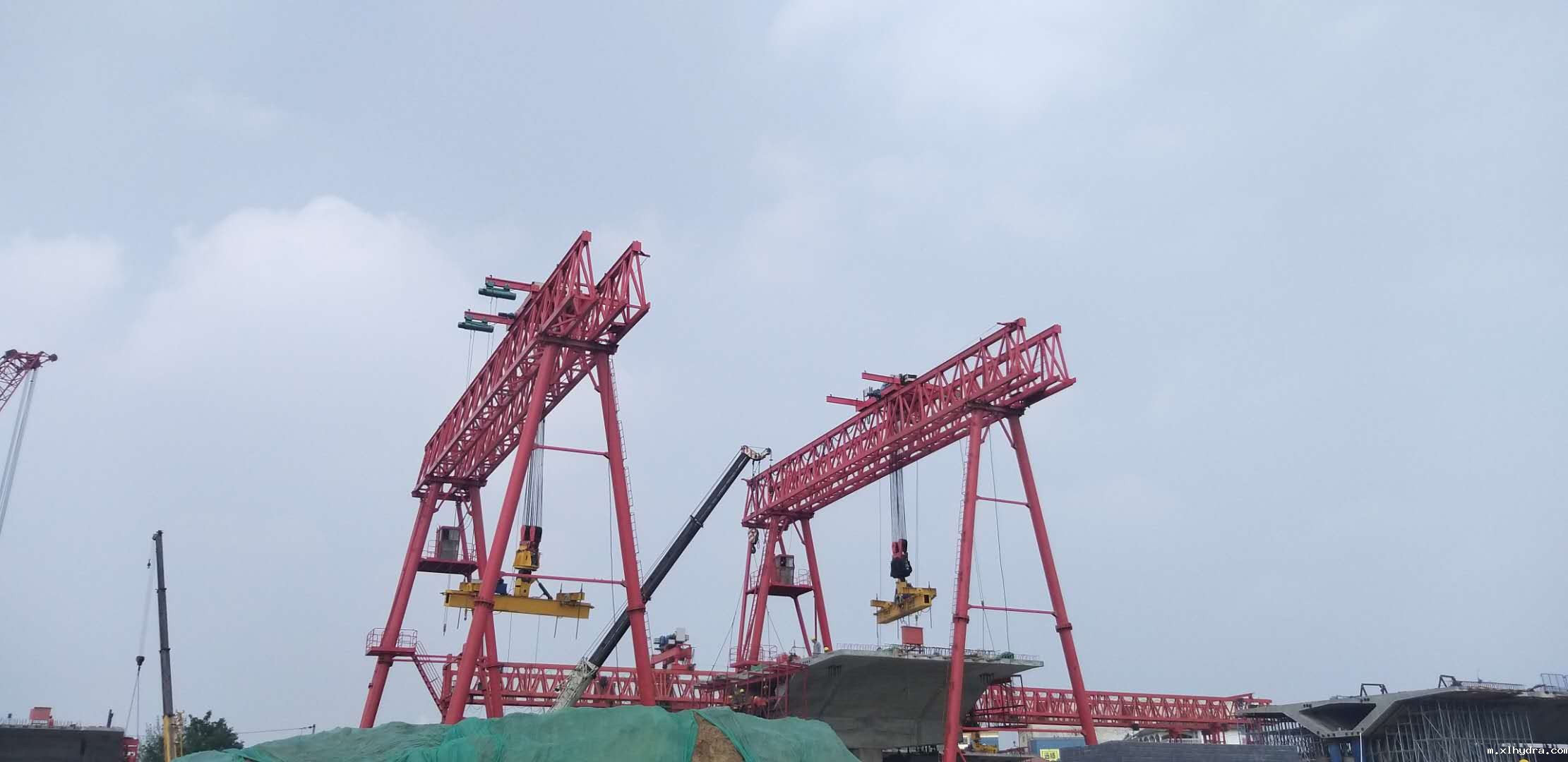 星空体育官方账号厂家分享：吊钩桥式起重机QD型20/5T技术详情