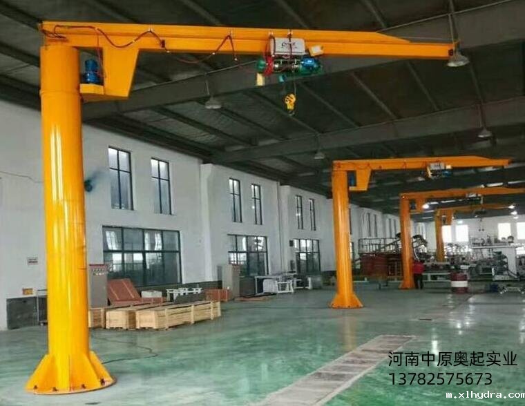 如何正确规范**操作旋臂起重机