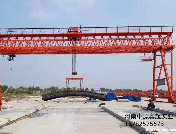 MG型履带式提梁机图片展示